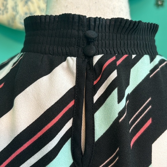 ELLE brand Multicolor Stripe Sleeveless with Pleats High Neck Blouse - Picture 6 of 8